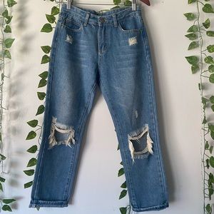 Women's moms jeans loose fit. Size small